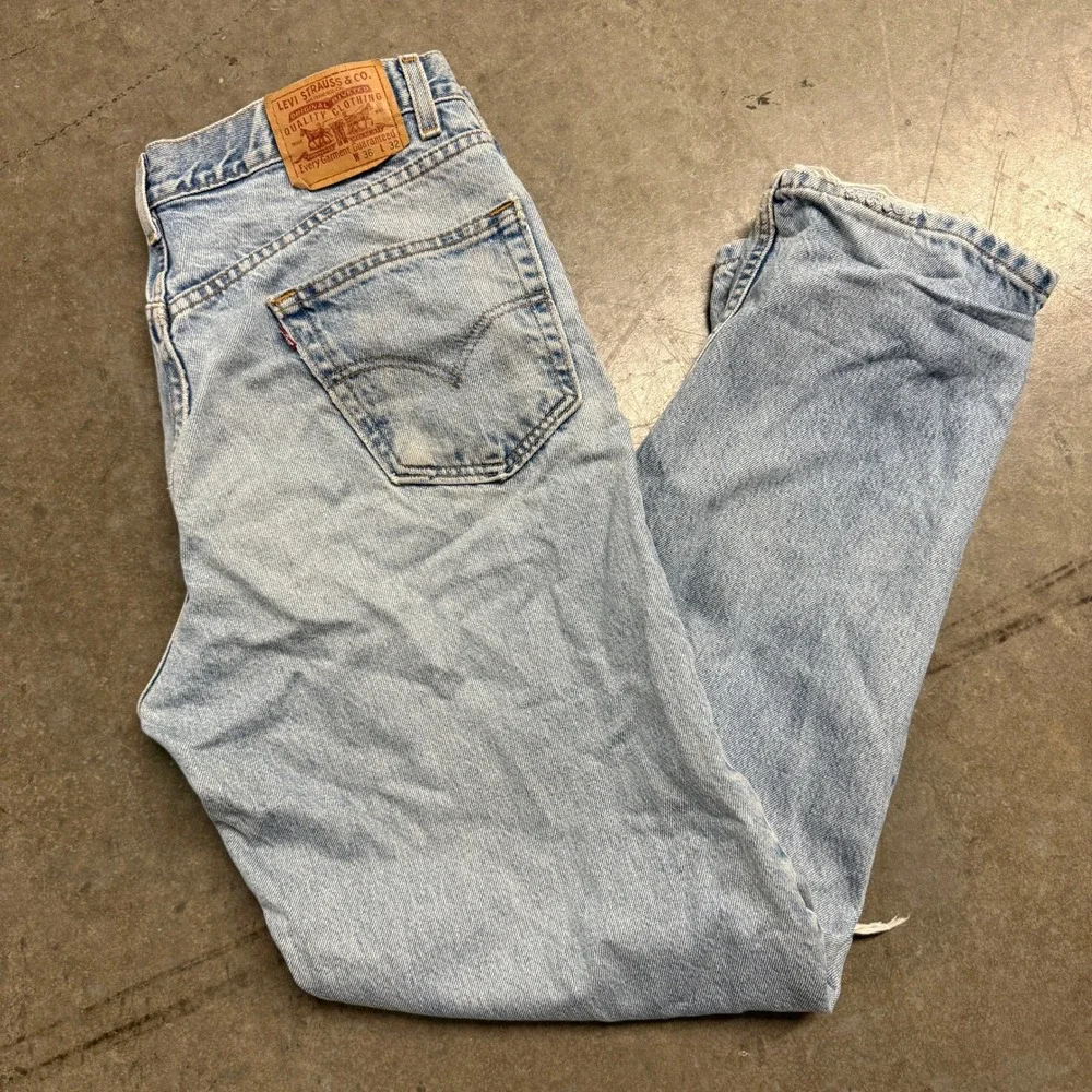 Levis Relaxed Straight Leg Jeans 36x32 Light Wash Distressed Denim Vintage W36